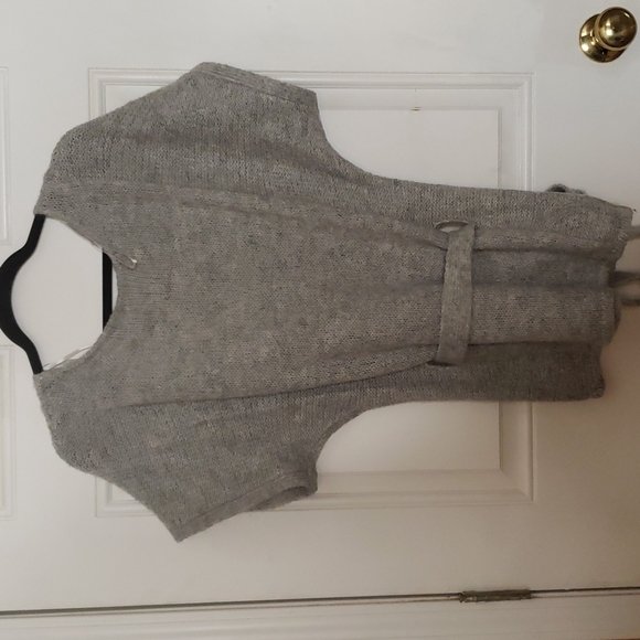 Isabella Rodriguez sweater - Picture 4 of 4